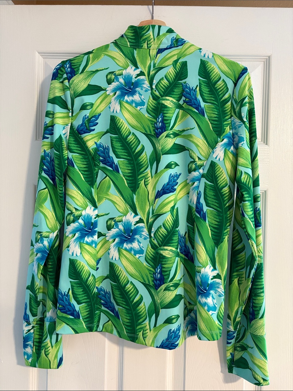 Tommy Bahama Blue & Green Tropical Golf/Tennis Top
Size: L - Picture 3 of 7